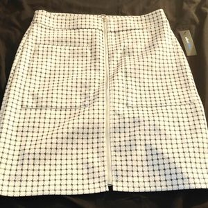 Brand new zip up skirt
